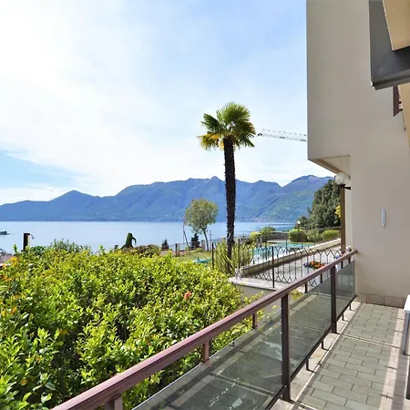 아파트 Spacious Apartment In Luino For 5