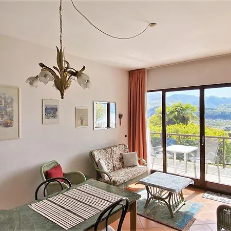 Spacious Apartment In Luino For 5 아파트 루이노