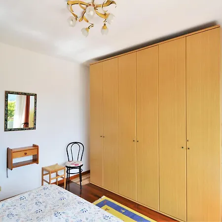 Spacious Apartment In Luino For 5 아파트