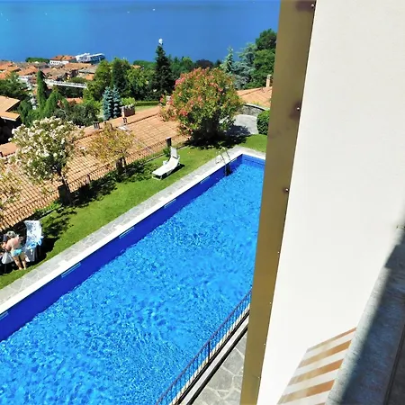 Spacious Apartment In Luino For 5 아파트 *