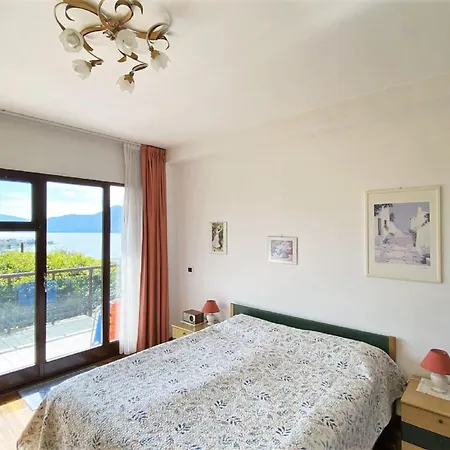 Spacious Apartment In Luino For 5 아파트